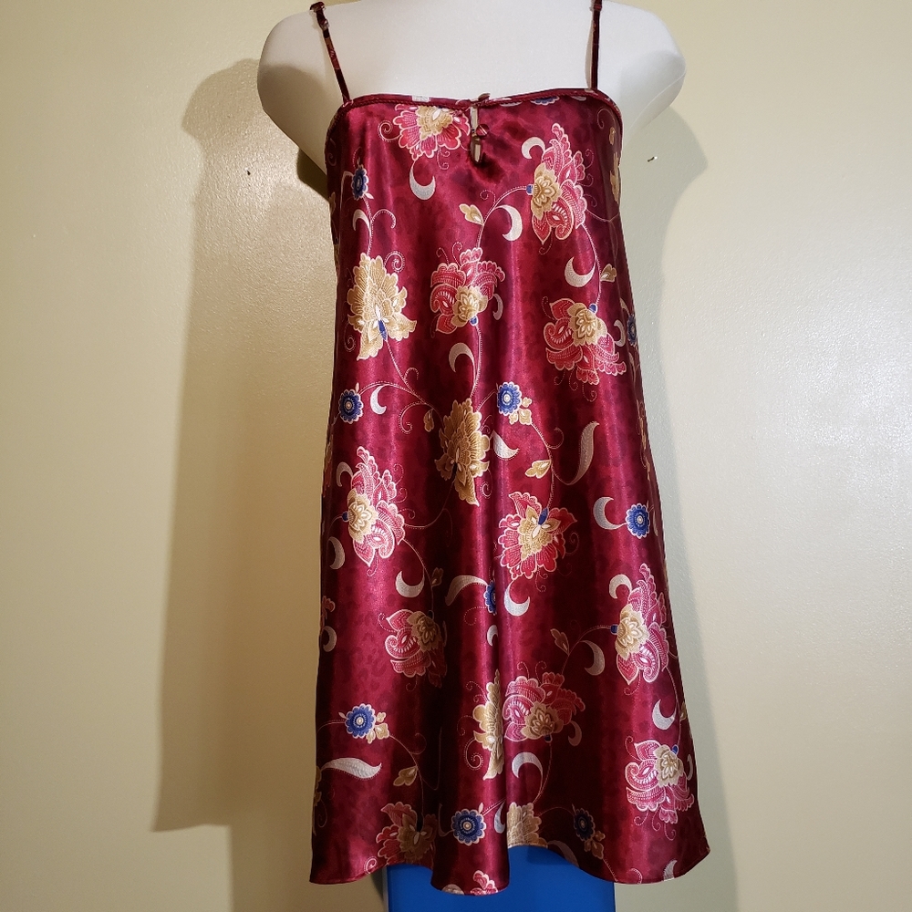 Valerie Stevens Intimates short night gown.